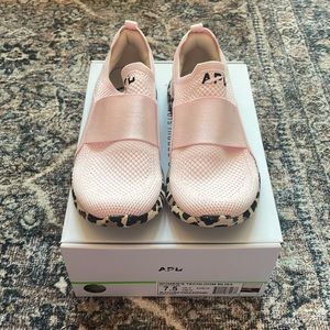 EUC APL TechLoom Bliss Pink Leopard Sneakers 7.5 *MINT*